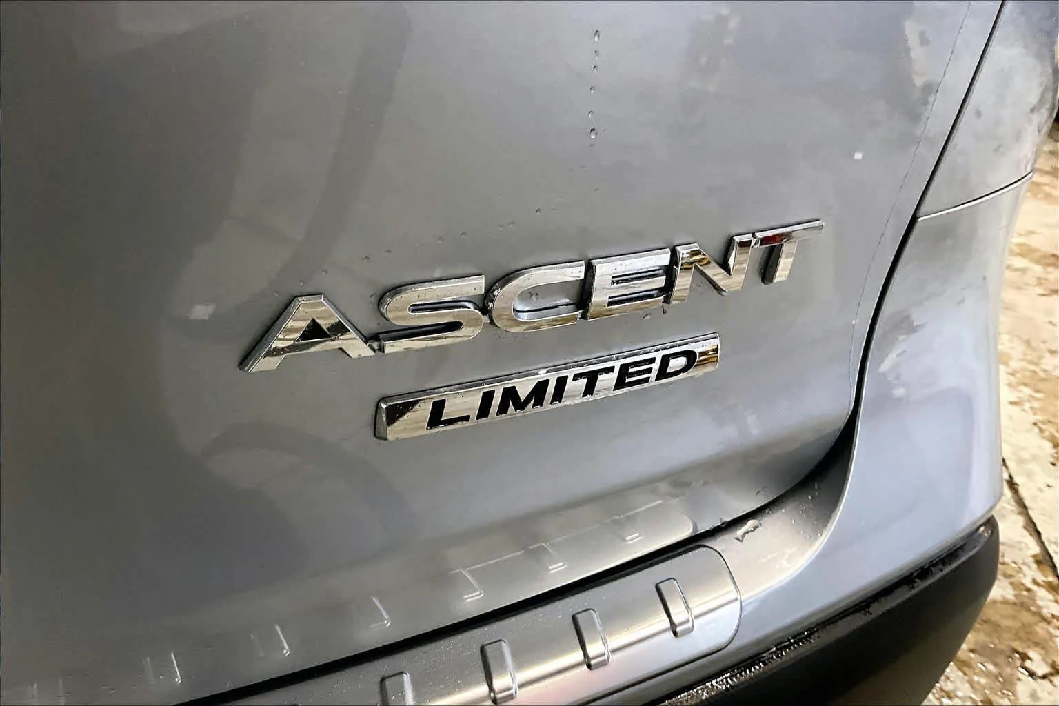 Used 2019 Ice Silver Metallic Subaru Limited image 9