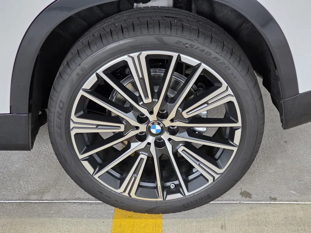 Used 2026 White BMW xDrive28i image 5