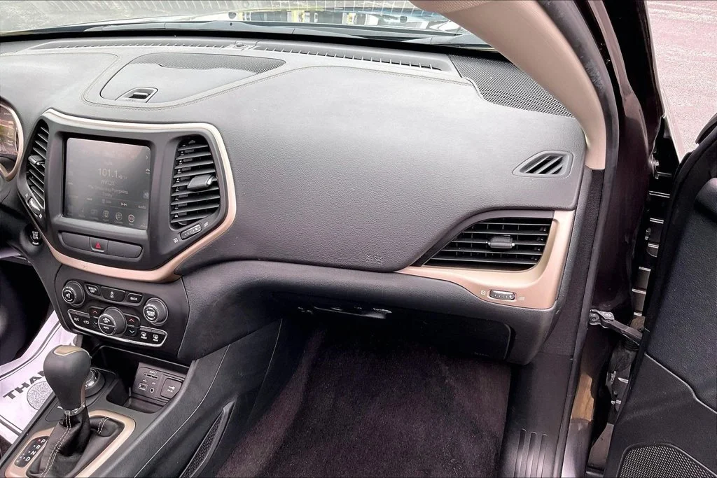 Used 2016 Gray Jeep Limited image 18