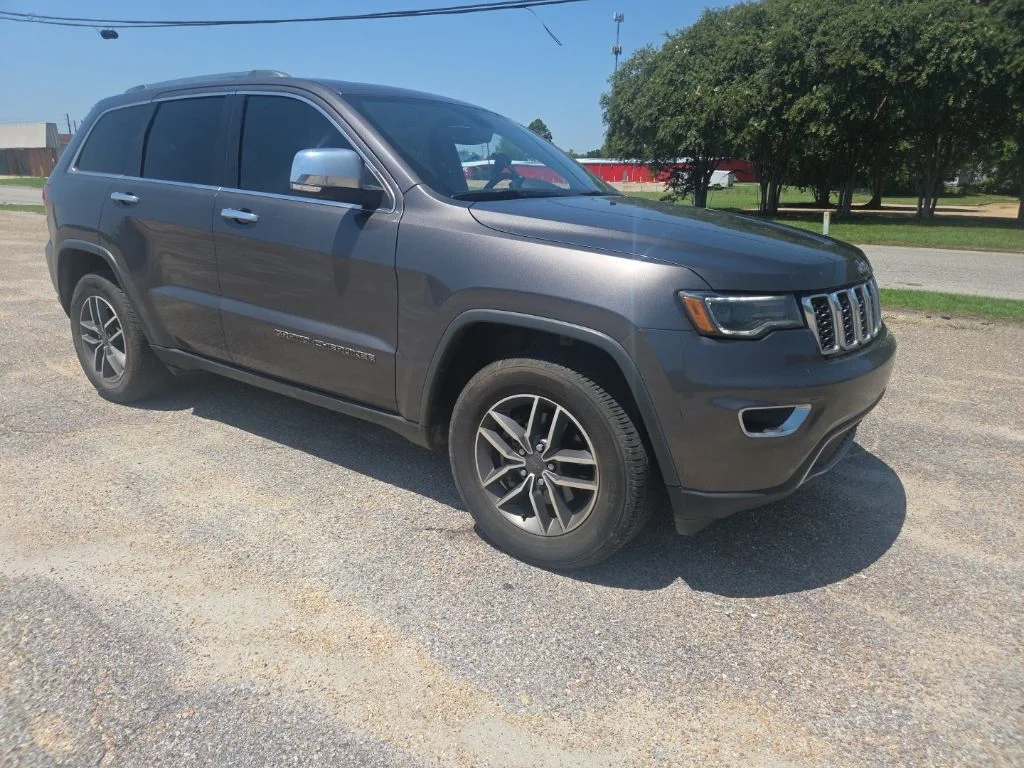 Used 2020 Gray Jeep Limited image 24
