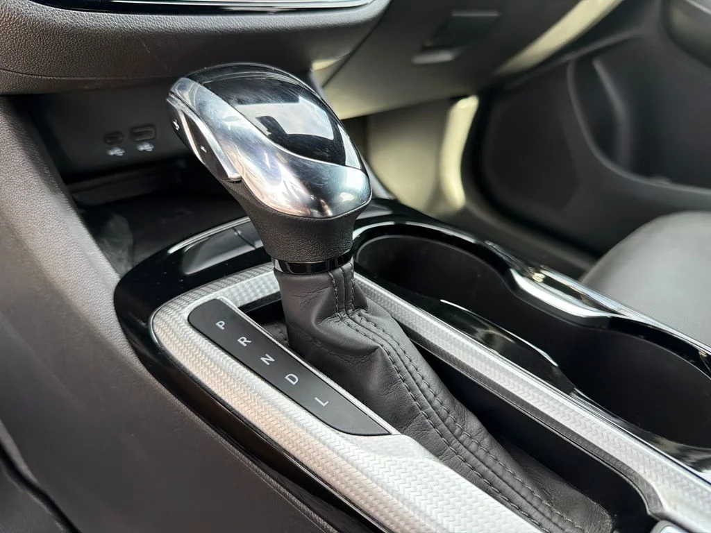 Used 2025 White Buick Avenir image 32