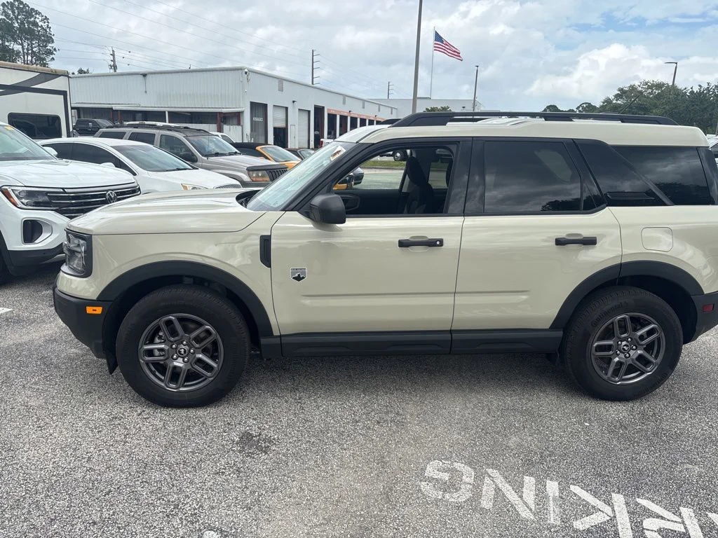 Used 2025 Beige Ford Big Bend image 3