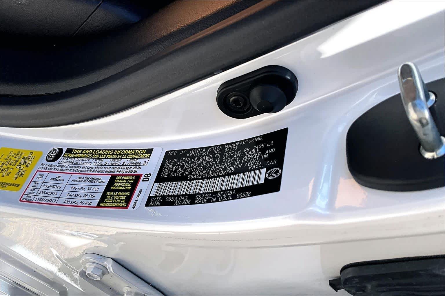 Used 2025 Eminent White Pearl Lexus  image 35