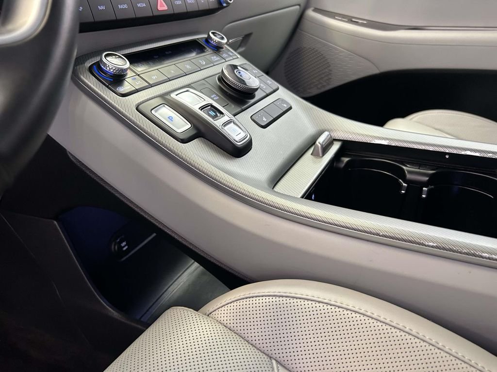 Used 2024 White Hyundai SEL image 19