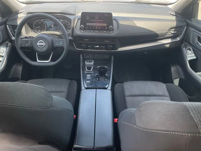 Used 2024 Gray Nissan SV image 9
