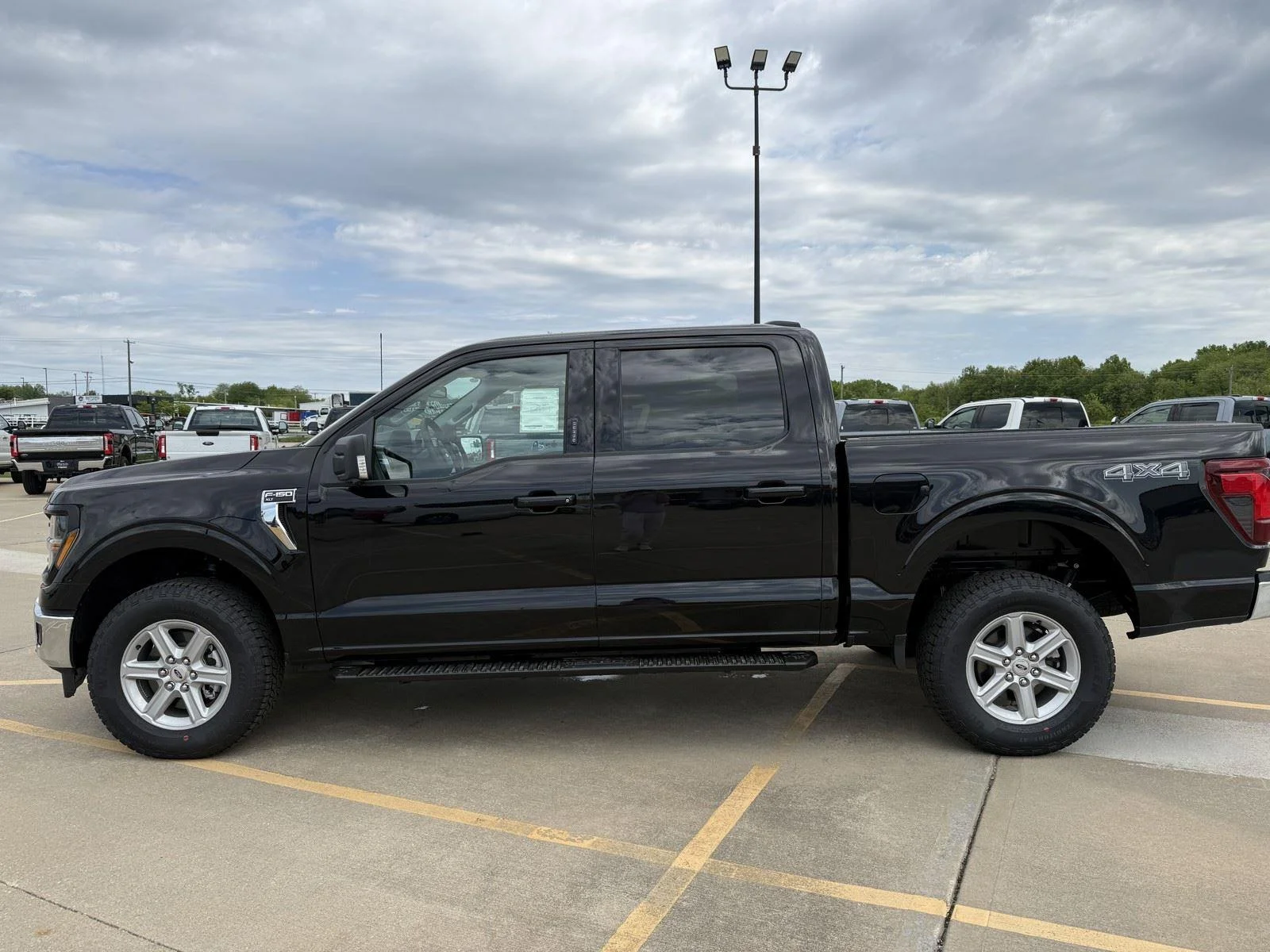 New 2026 Agate Black Ford XLT image 5
