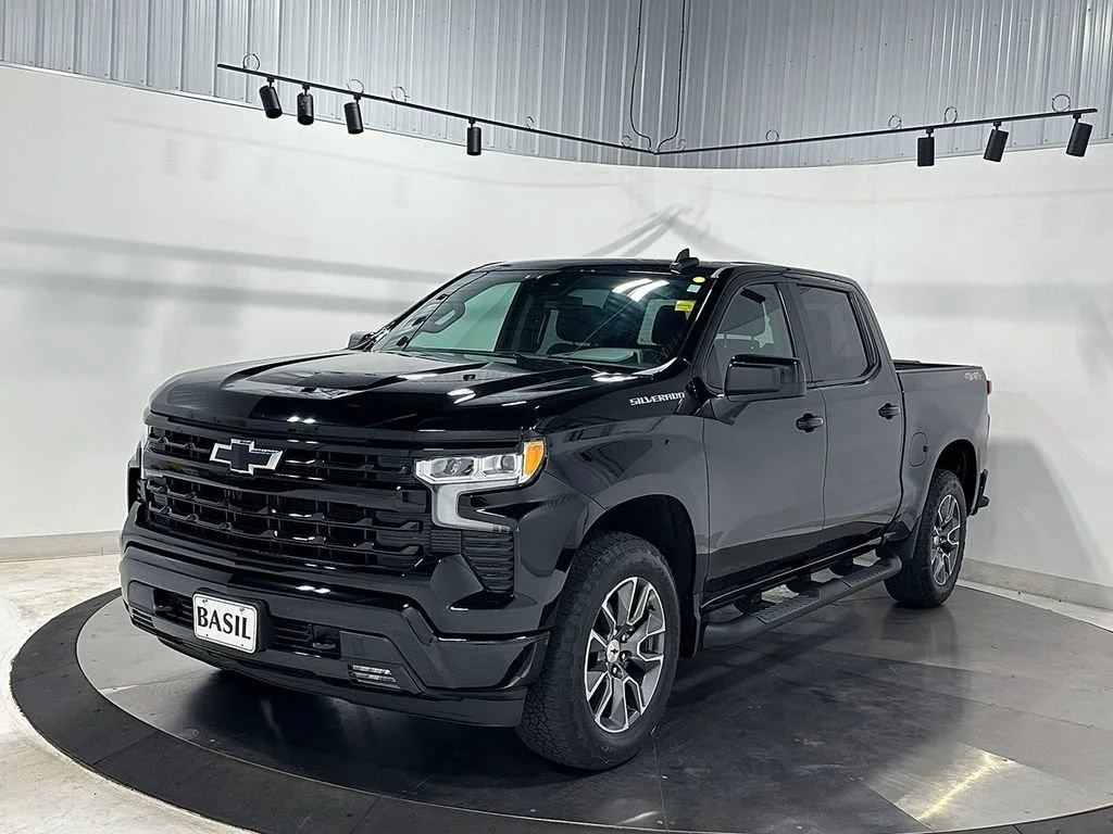 Used 2023 BLACK Chevrolet RST image 8