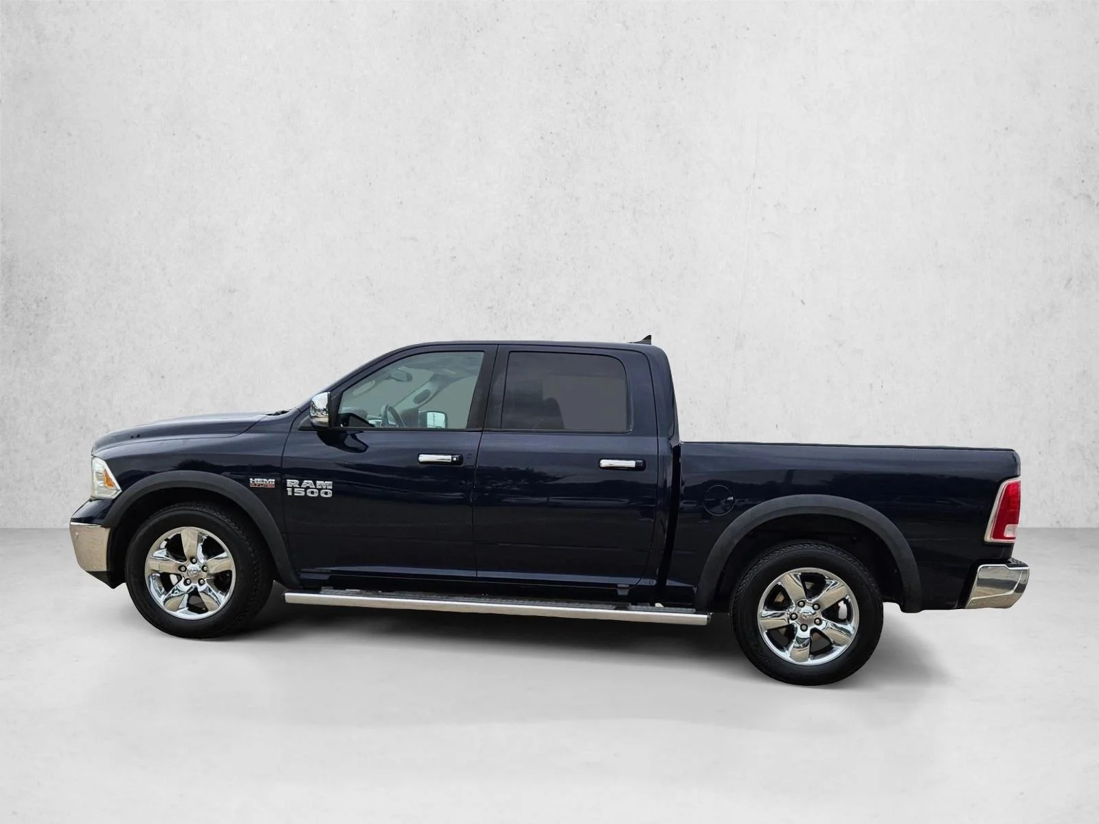 Used 2014 True Blue Pearlcoat RAM Laramie image 6