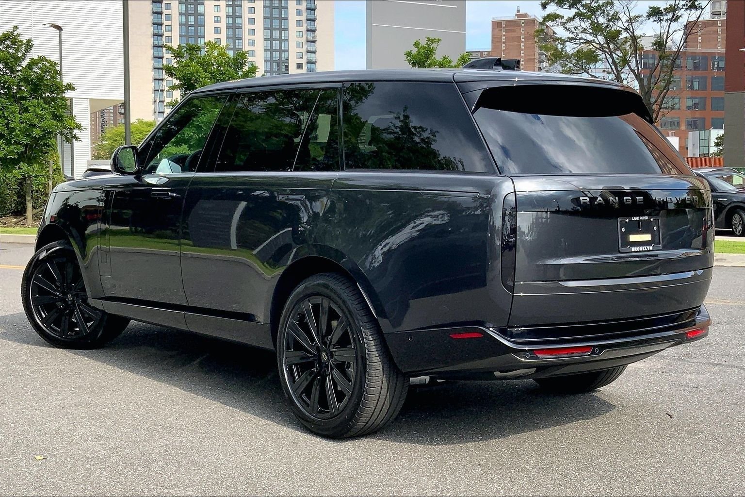 New 2027 Carpathian Grey Land Rover SE image 13