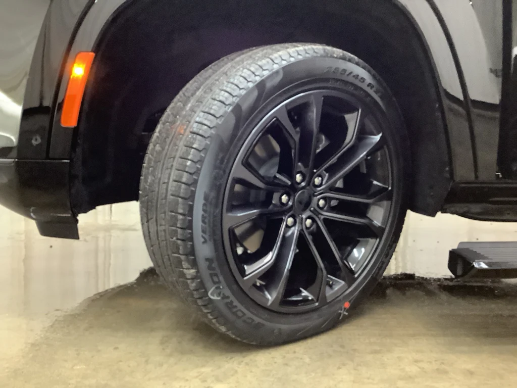 New 2026 High Gloss Black Exterior Paint Jeep Grand Wagoneer image 27