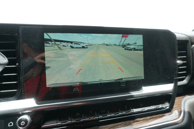 Used 2024  GMC Elevation image 30