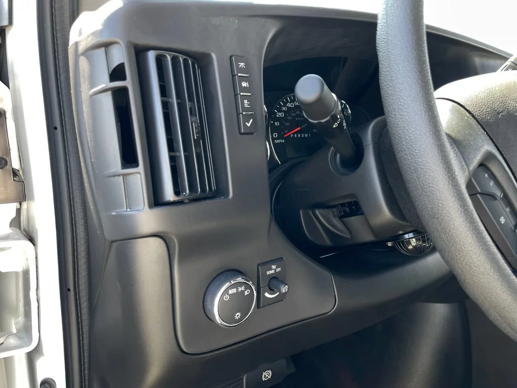 New 2025 Summit White GMC 1WT image 13