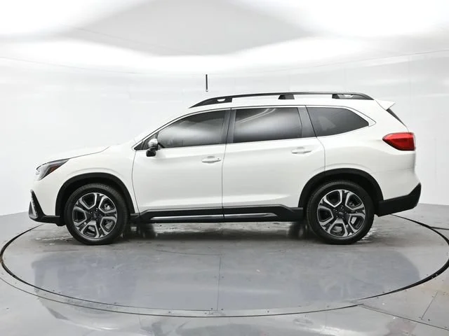 Used 2023 Crystal White Pea Subaru Limited image 4