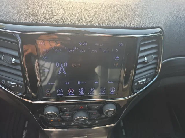 Used 2019 White Jeep Laredo E image 21