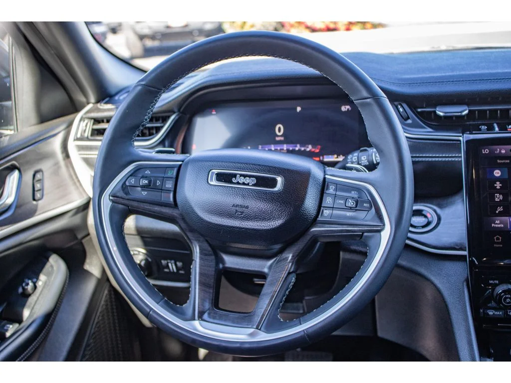 Used 2024 Silver Zynith Jeep Limited image 39