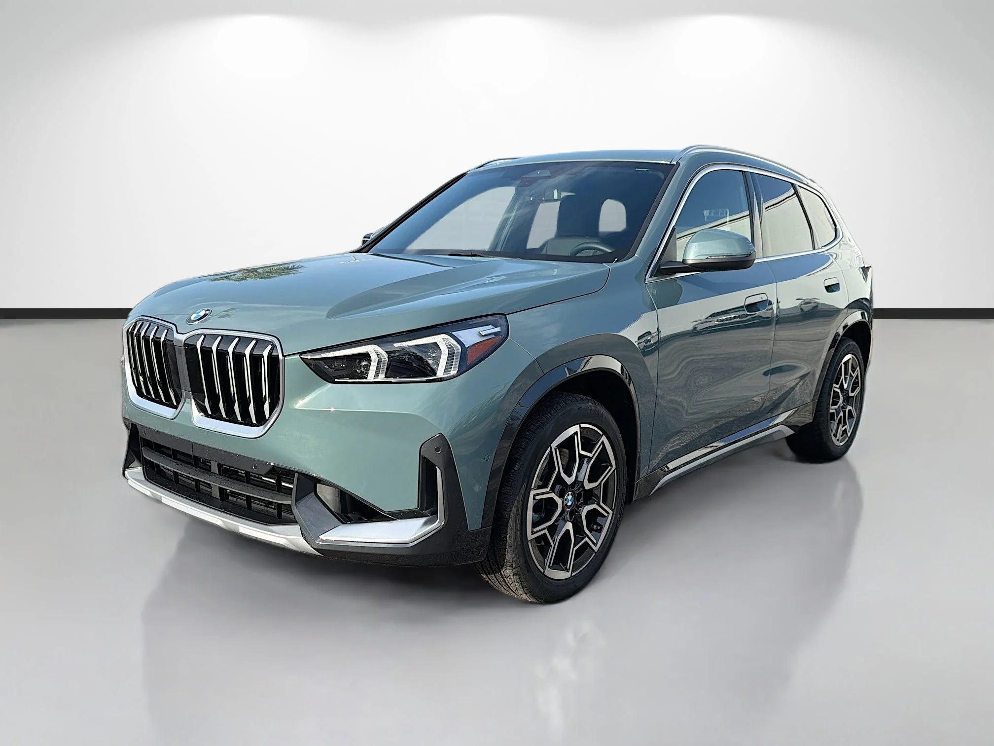New 2026 Cape York Green Metallic BMW xDrive28i image 7
