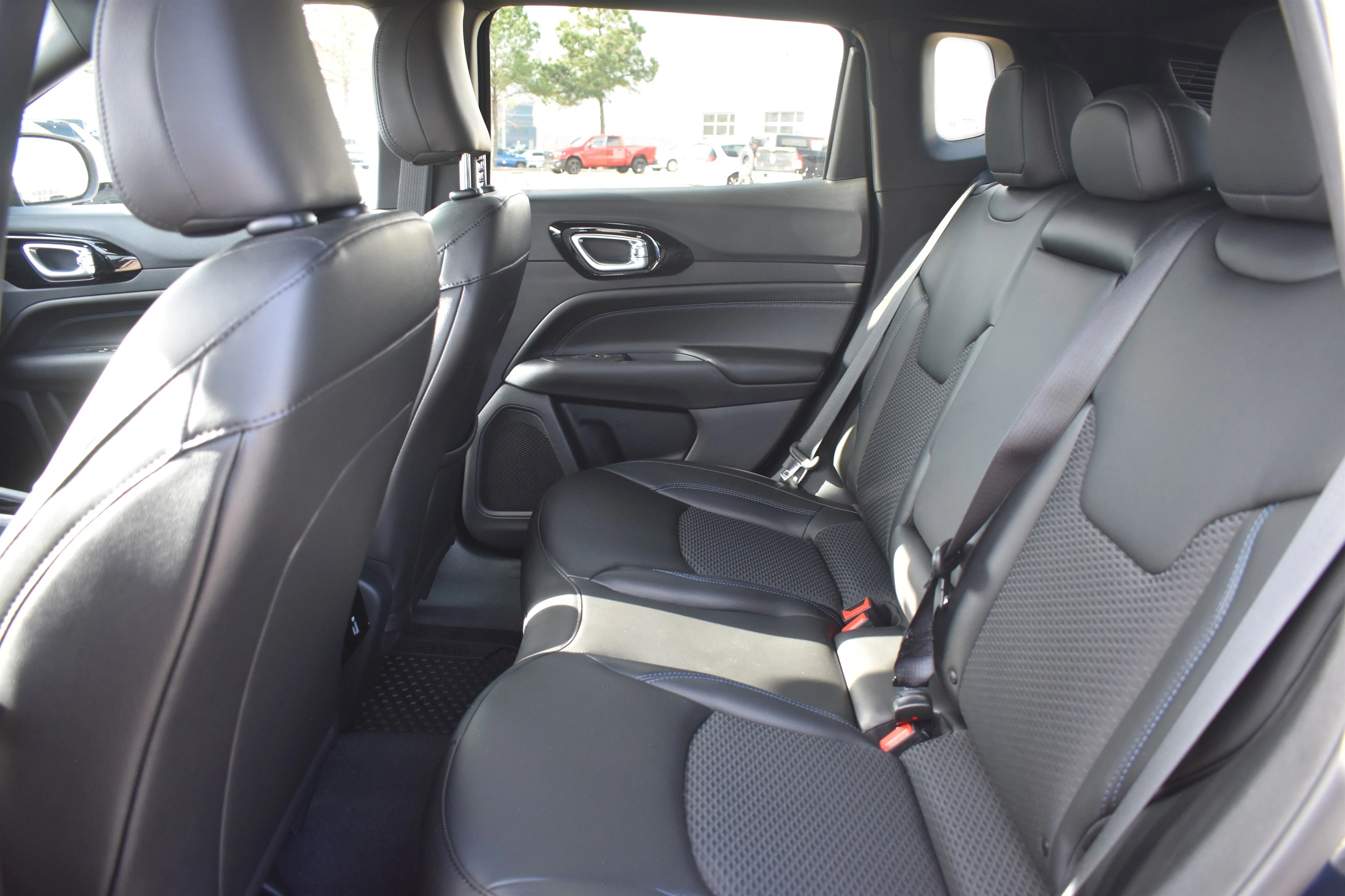 New 2026 Fathom Blue Pearl Coat Jeep Latitude Altitude image 15