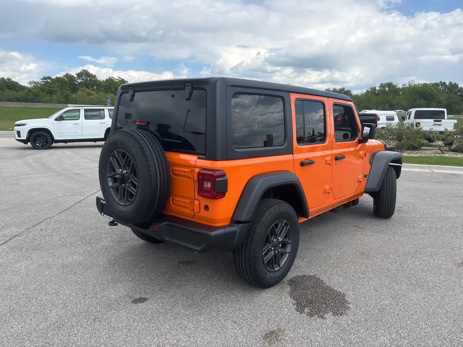 New 2026 Joose Jeep Sport S image 9