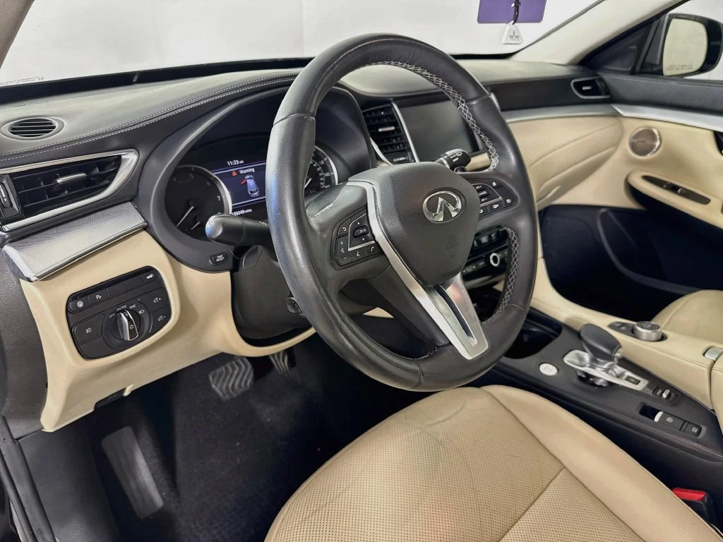 Used 2019 Black INFINITI ESSENTIAL image 10