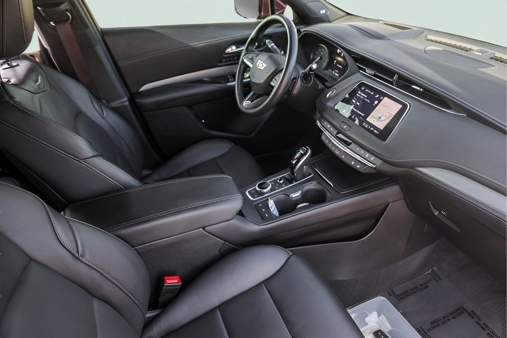 Used 2022  Cadillac Premium Luxury image 33