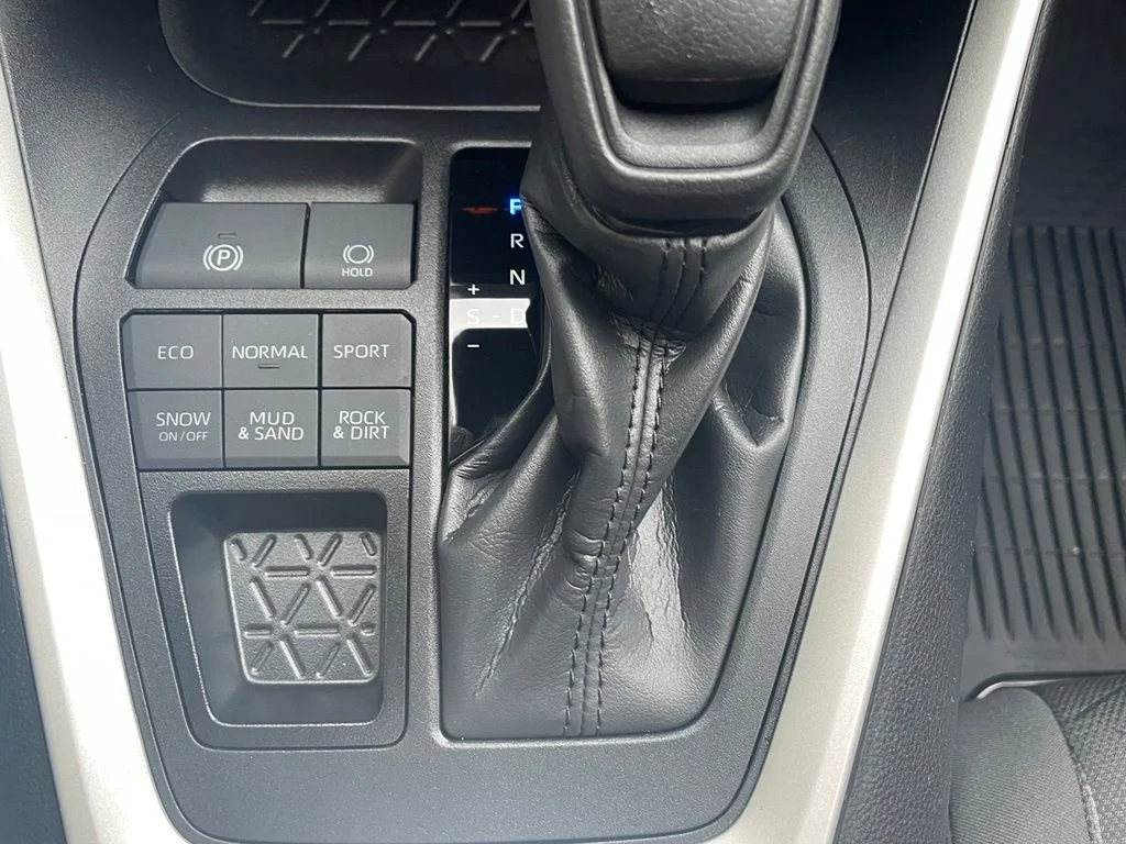 Used 2024  Toyota XLE image 20