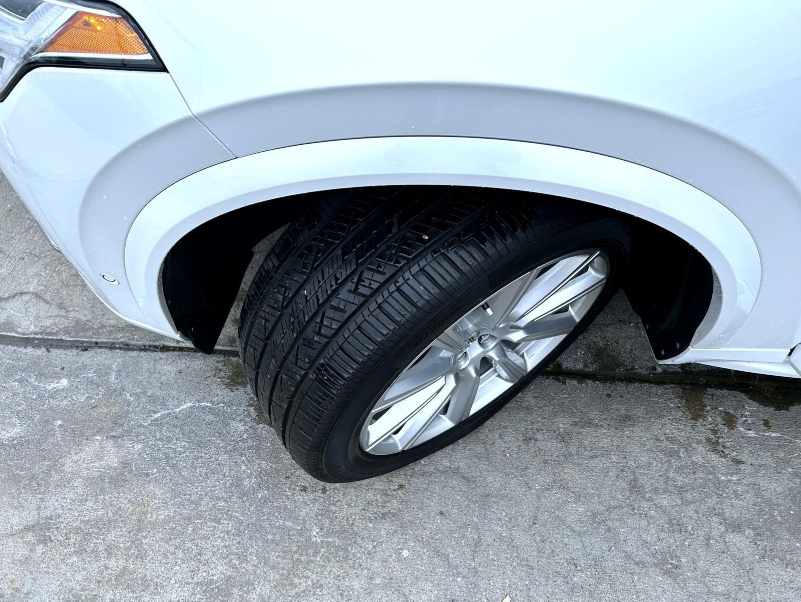 Used 2019 White Volvo T6 Inscription image 23
