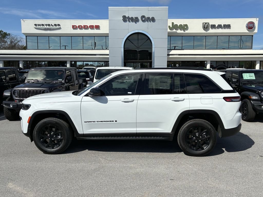 New 2026 Bright White Clear-Coat Exterior Paint Jeep Altitude image 8