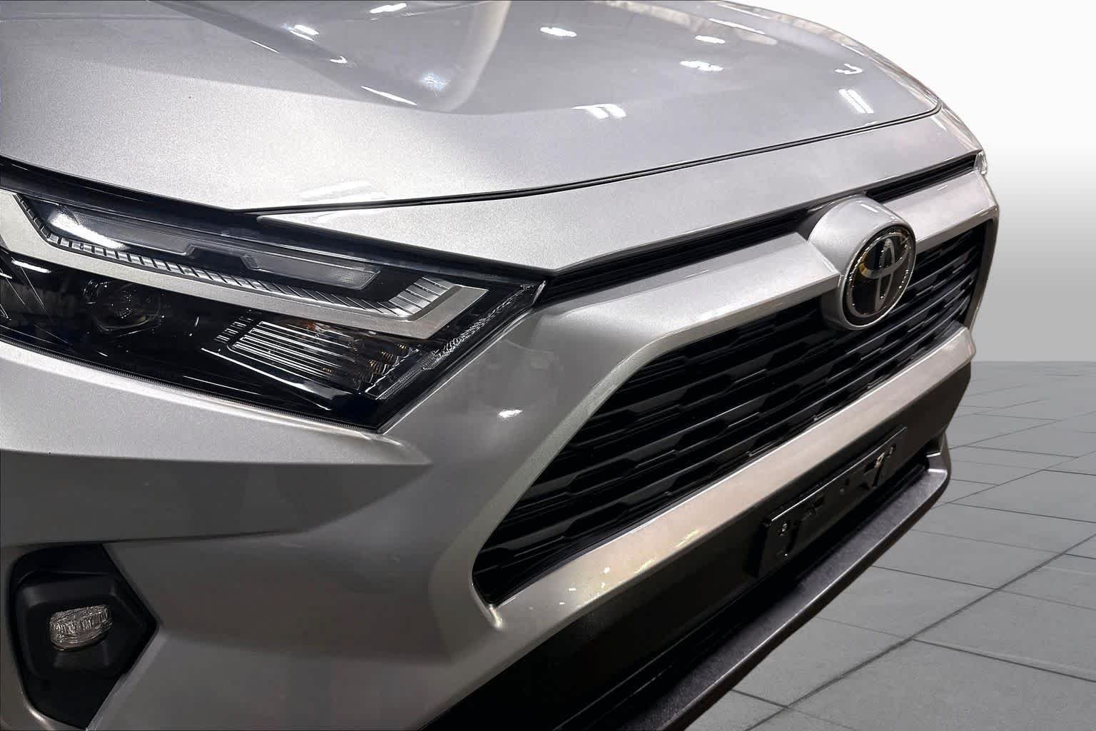 Used 2023 Silver Sky Metallic Toyota XLE Premium image 30