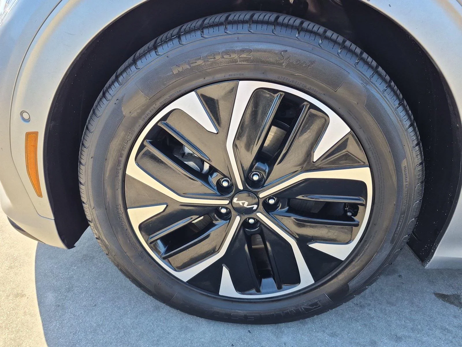 Used 2023 Steel Matte Gray Kia GT-Line image 15