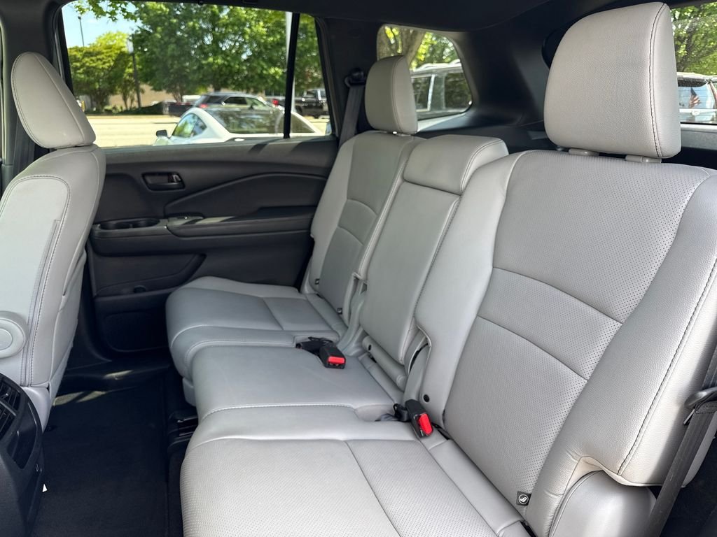 Used 2022 Silver Honda EX-L image 18