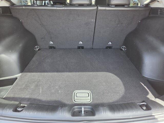 Used 2022 Bright White Clearcoat Jeep Latitude image 25