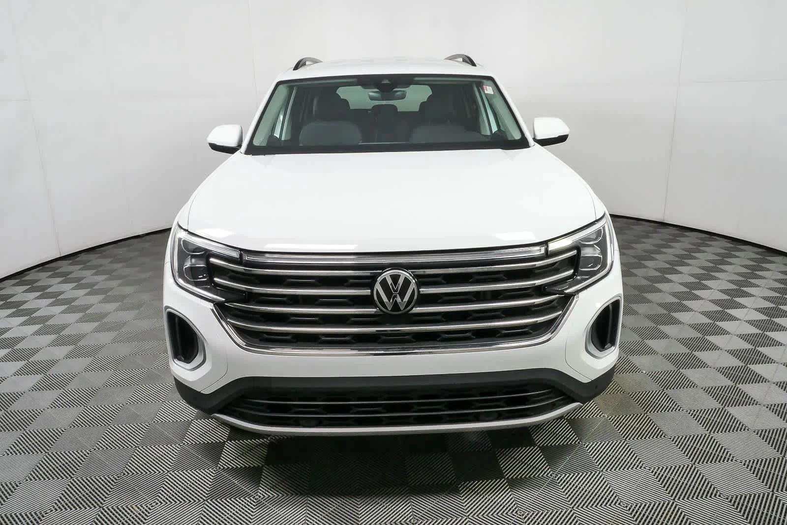 Certified Used 2025  VOLKSWAGEN SE image 34
