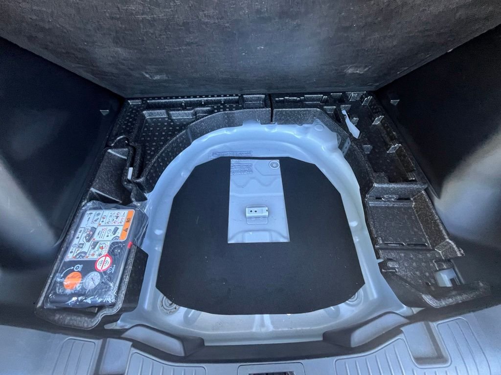 Used 2025 White Ford Active image 28