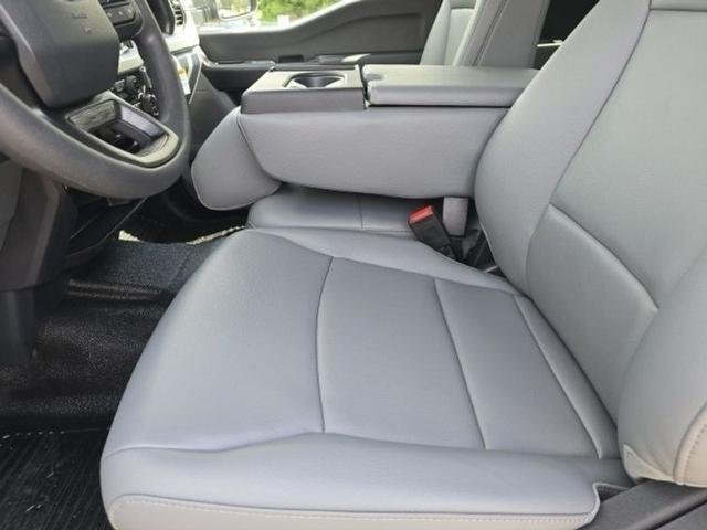 2025 Ford F-350 Super Duty Chassis Cab XL - Photo 31