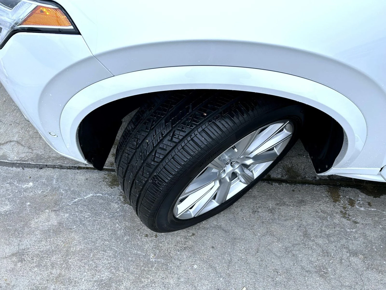 Used 2019 White Volvo T6 Inscription image 23