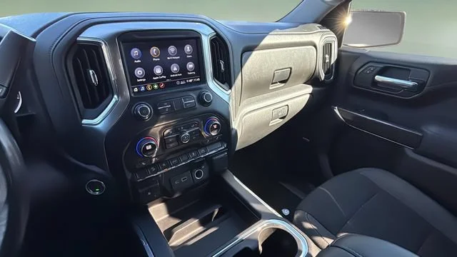 Used 2020 BLACK Chevrolet RST image 24