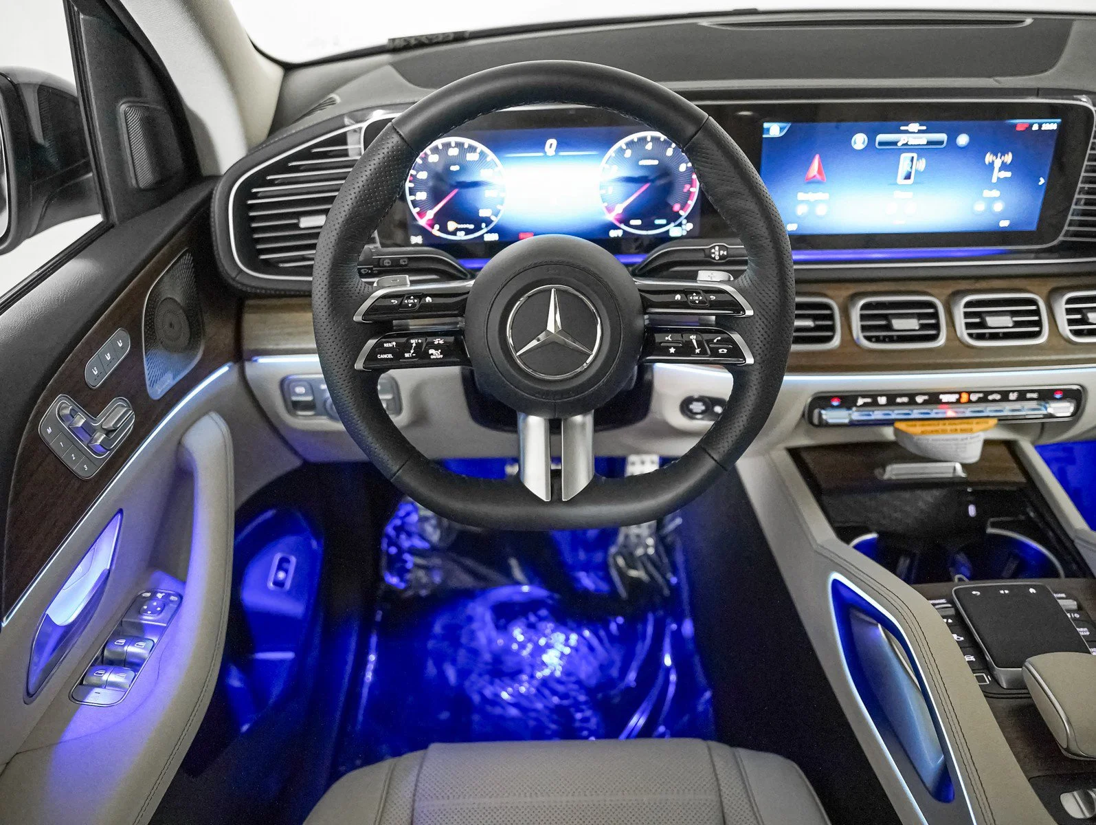 New 2026 Polar White Mercedes-Benz 4MATIC® image 15
