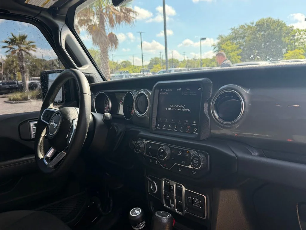 Used 2023 Black Clearcoat Jeep Overland image 15
