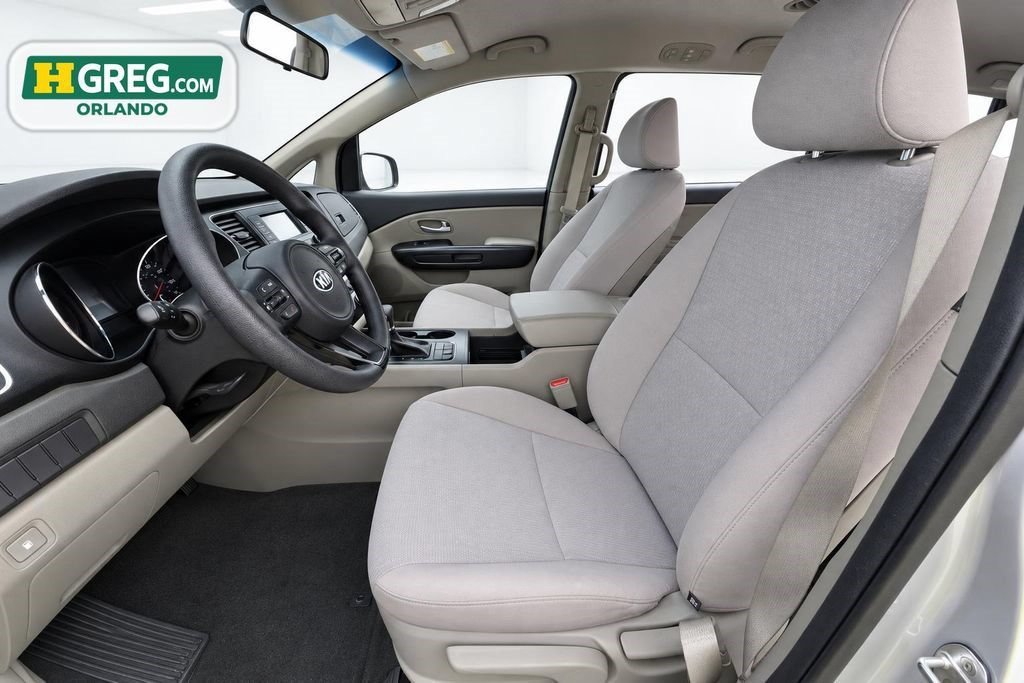 Used 2018 Silky Silver Kia L image 7