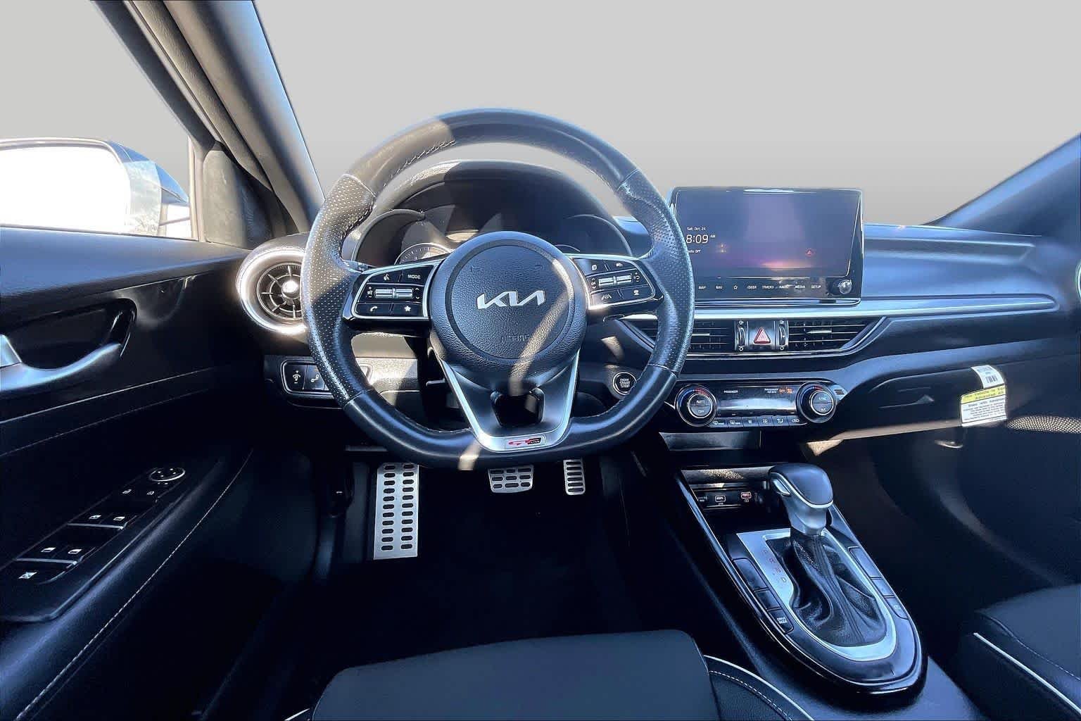 Used 2024 Snow White Pearl Kia GT-Line image 6