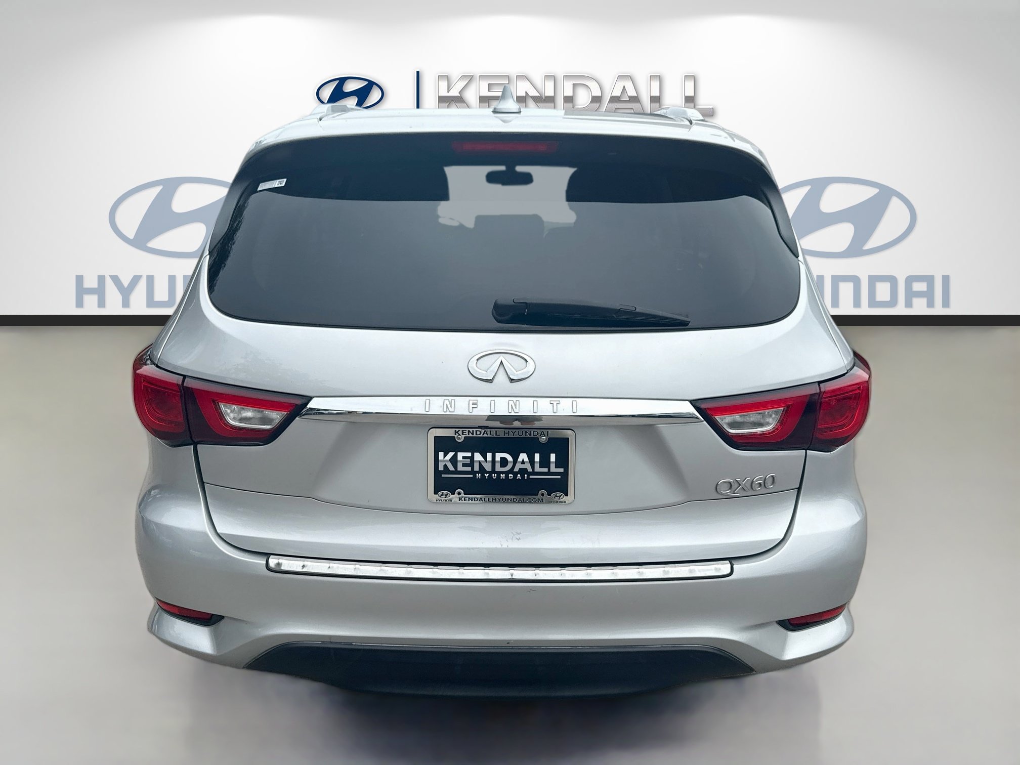 Used 2017 Liquid Platinum INFINITI Base image 5