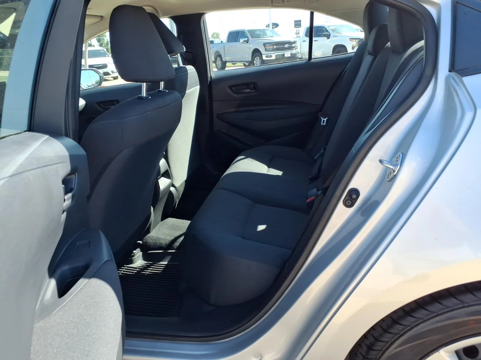 Used 2025 Wind Chill Pearl Toyota LE image 15