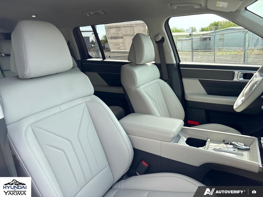 New 2026 Shimmering Silver Hyundai SEL image 22