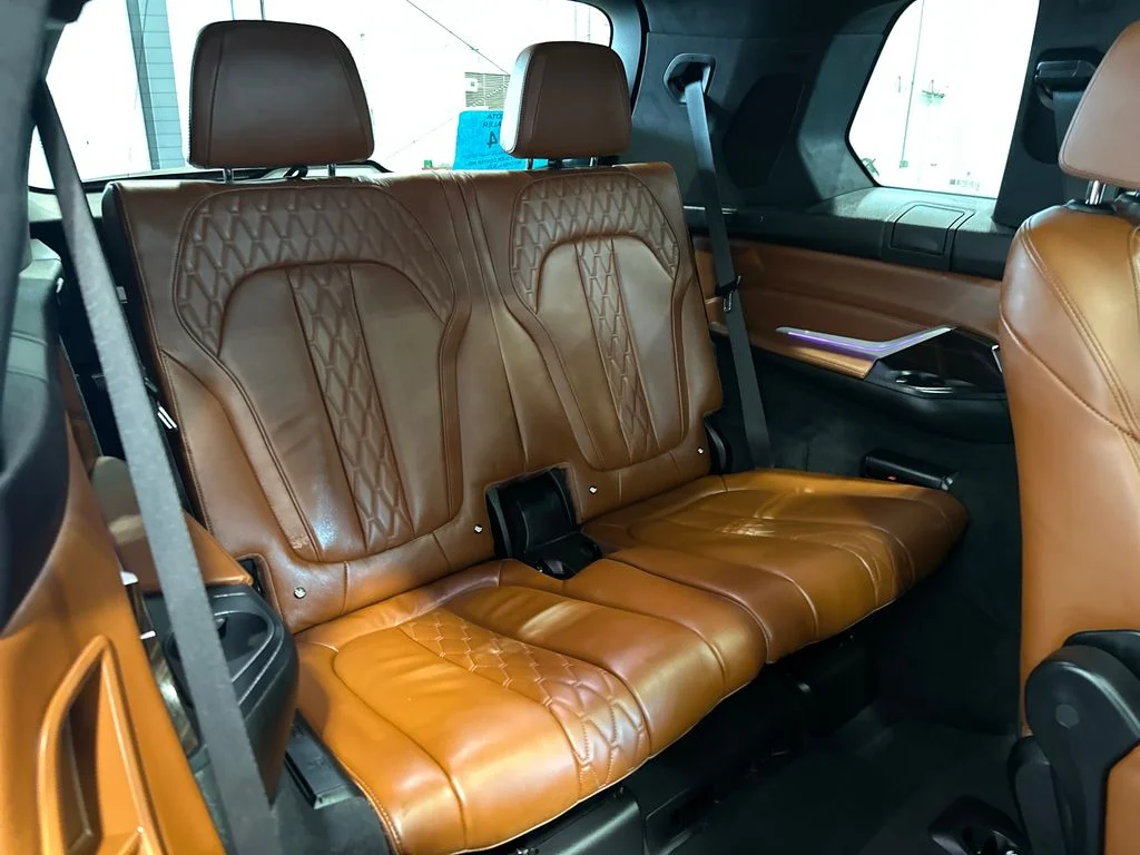 Used 2021 Red BMW M50i image 33