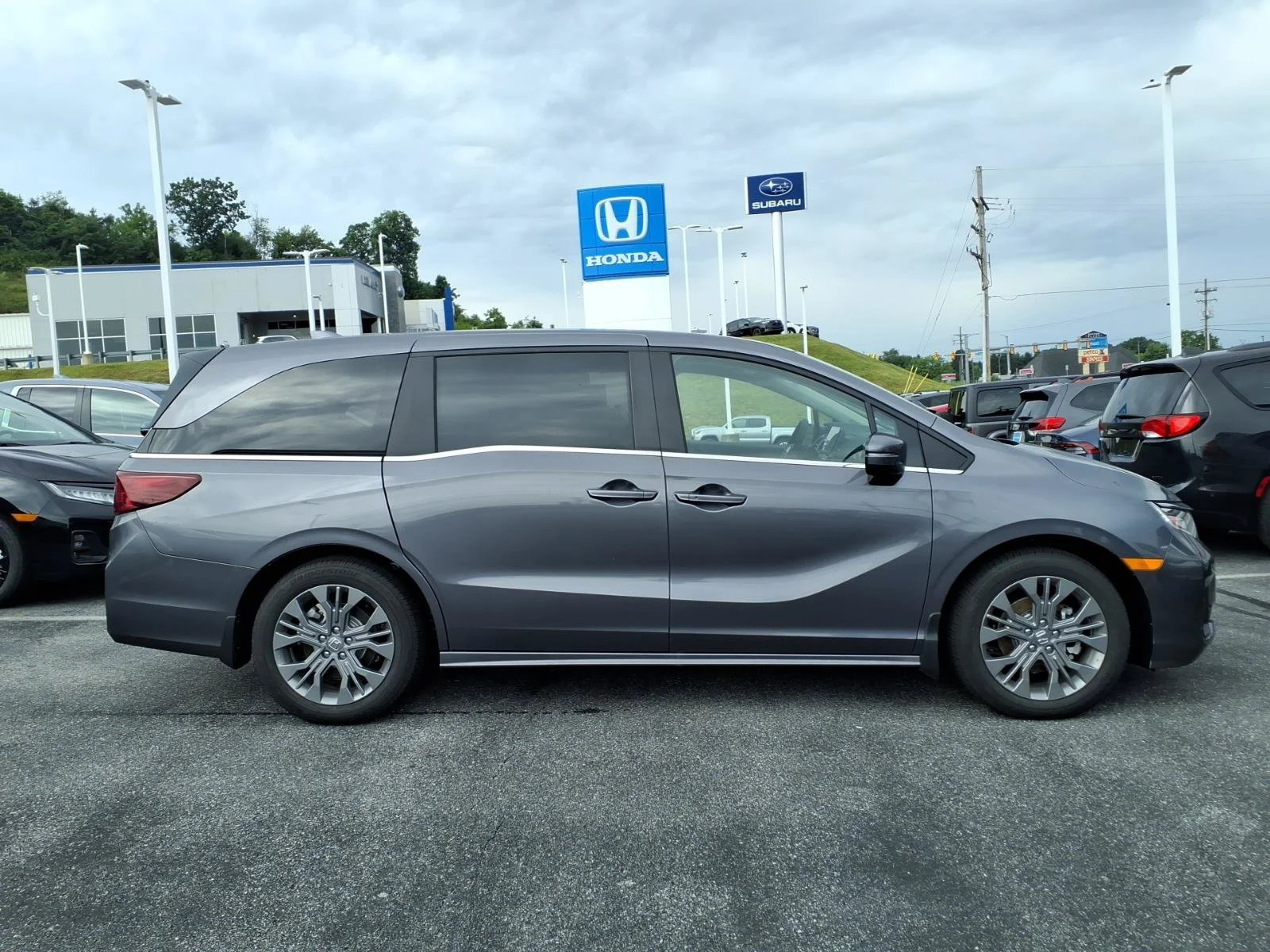2026 Honda Odyssey Touring - Photo 2