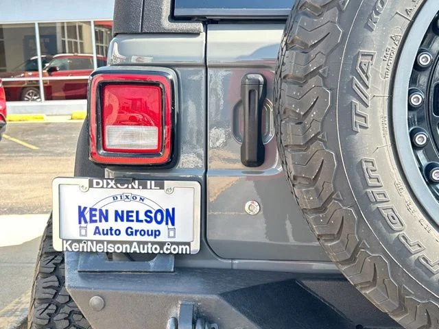 Used 2018 Gray Jeep Unlimited Sport S image 12