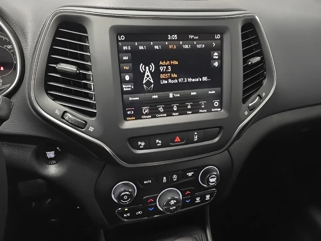 Used 2023 Gray Jeep Altitude image 28
