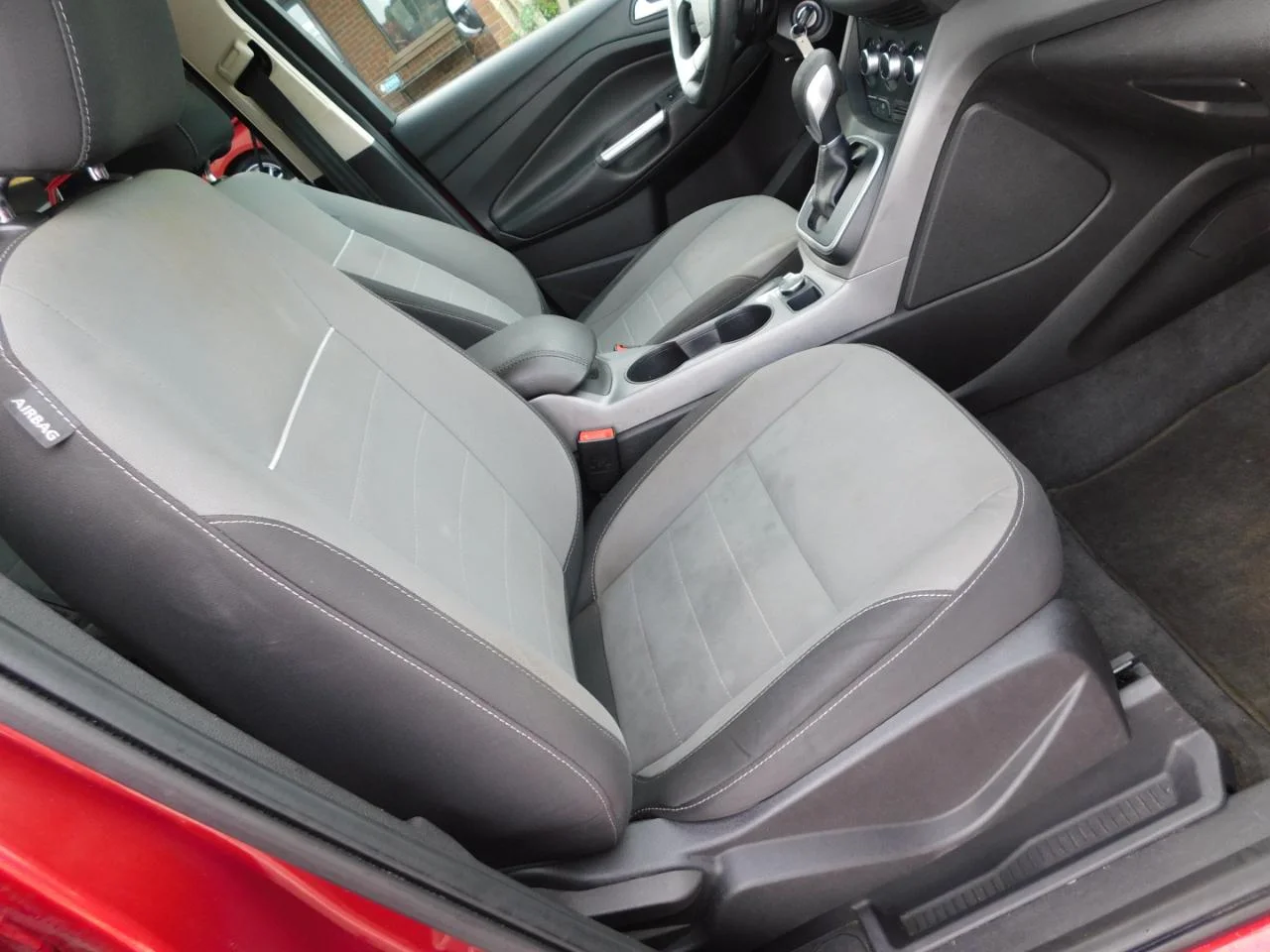 Used 2014 Red Ford FWD 4dr SE image 17