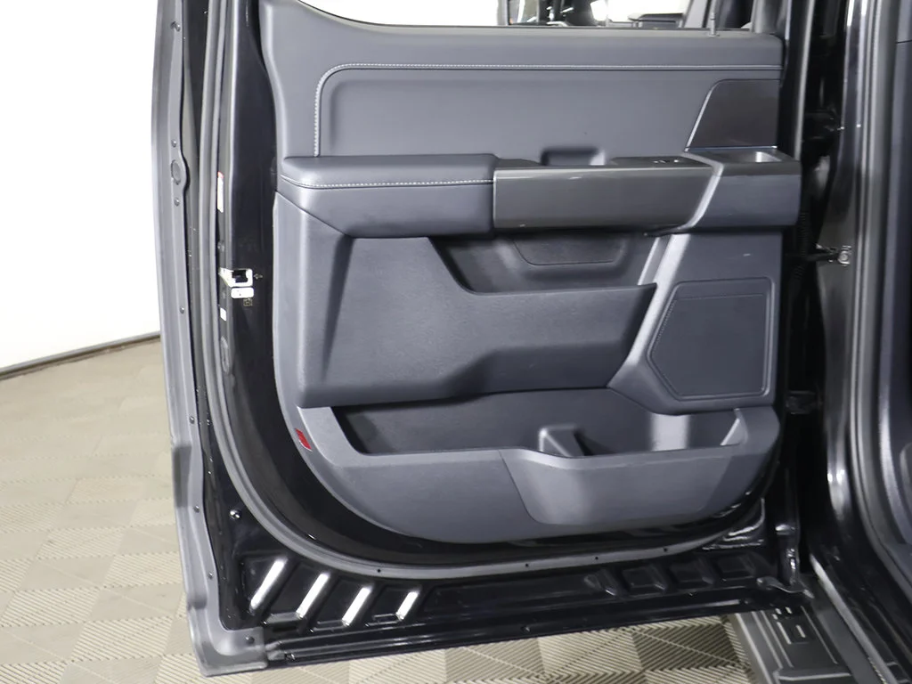 Used 2022 Agate Black Metallic Ford XLT image 26