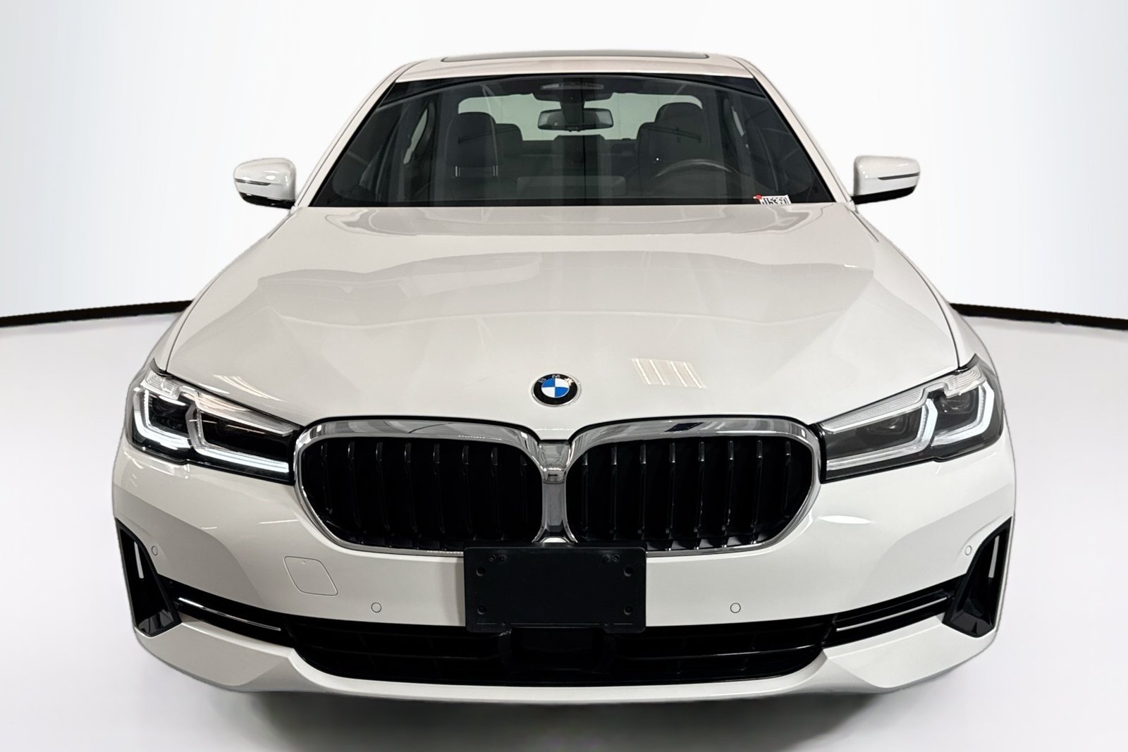 Used 2023 Alpine White BMW 540i image 2